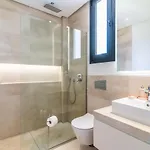Remarkable 5-bdrm - Heated Pool & Gym * Estepona