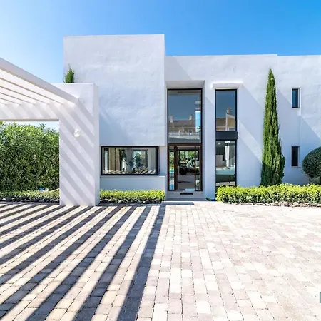 Villa Remarkable 5-bdrm - Heated Pool & Gym