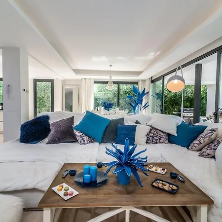 Remarkable 5-bdrm - Heated Pool & Gym *