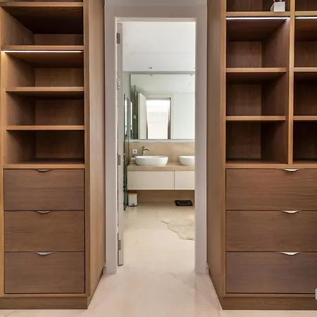 Villa Remarkable 5-bdrm - Heated Pool & Gym *