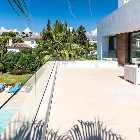 Remarkable 5-bdrm - Heated Pool & Gym *