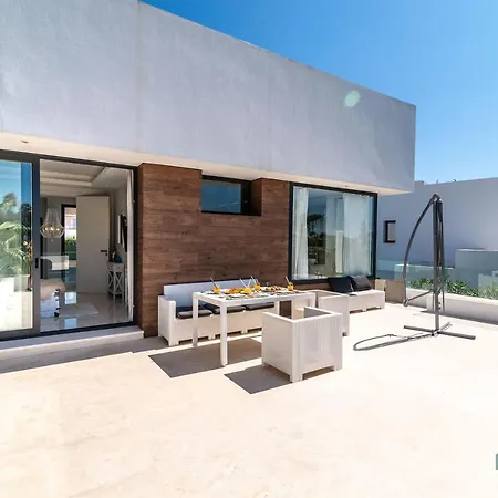 Villa Remarkable 5-bdrm - Heated Pool & Gym *