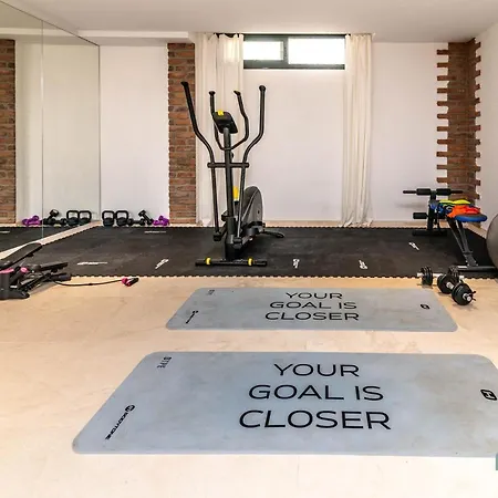 Remarkable 5-bdrm - Heated Pool & Gym