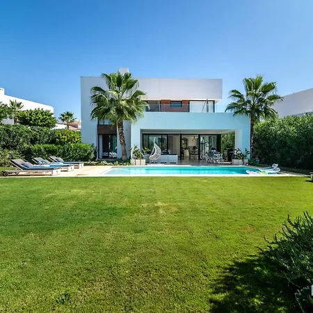 Villa Remarkable 5-bdrm - Heated Pool & Gym