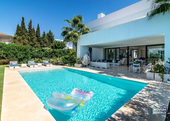 Remarkable 5-bdrm - Heated Pool & Gym * Estepona