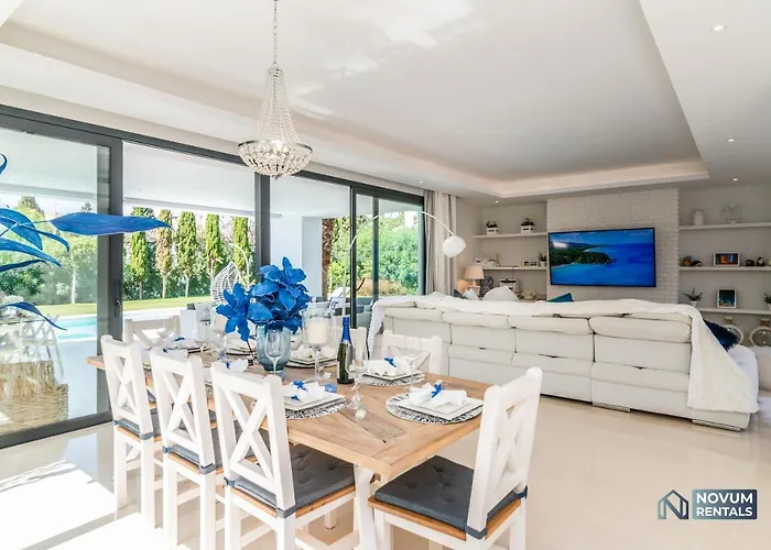 Remarkable 5-bdrm - Heated Pool & Gym * Estepona