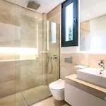 Remarkable 5-bdrm - Heated Pool & Gym Villa *