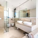 Villa Remarkable 5-bdrm - Heated Pool & Gym