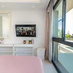 Remarkable 5-bdrm - Heated Pool & Gym Villa Estepona