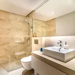 Remarkable 5-bdrm - Heated Pool & Gym Villa *