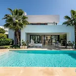 Remarkable 5-bdrm - Heated Pool & Gym * Estepona