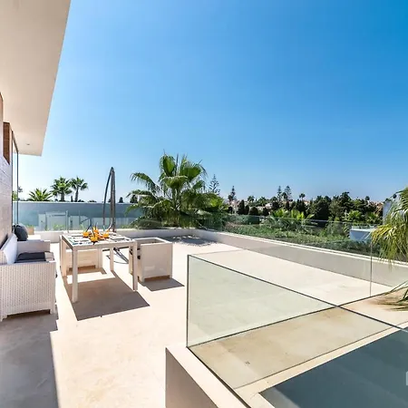 Remarkable 5-bdrm - Heated Pool & Gym *