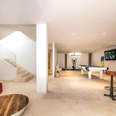 Remarkable 5-bdrm - Heated Pool & Gym וילה אסטפונה