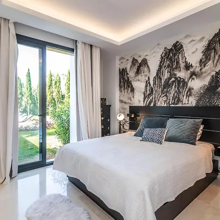 Remarkable 5-bdrm - Heated Pool & Gym