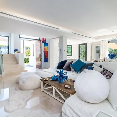 Villa Remarkable 5-bdrm - Heated Pool & Gym