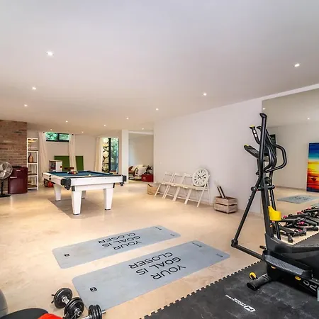 Remarkable 5-bdrm - Heated Pool & Gym