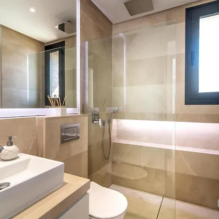 Villa Remarkable 5-bdrm - Heated Pool & Gym