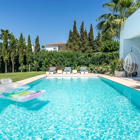 וילה Remarkable 5-bdrm - Heated Pool & Gym אסטפונה