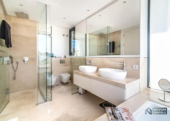 Villa Remarkable 5-bdrm - Heated Pool & Gym