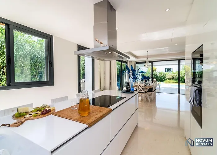 Remarkable 5-bdrm - Heated Pool & Gym