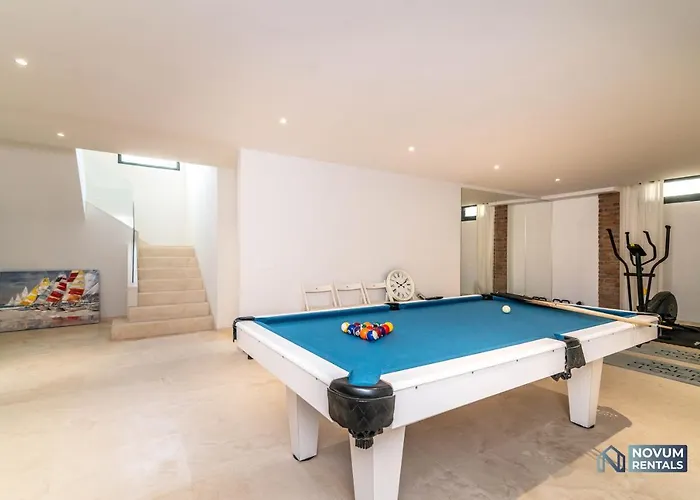 Villa Remarkable 5-bdrm - Heated Pool & Gym *