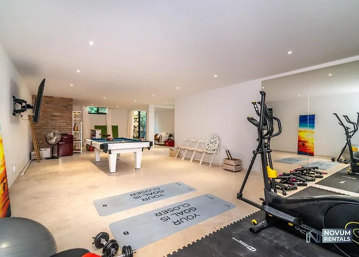 Remarkable 5-bdrm - Heated Pool & Gym