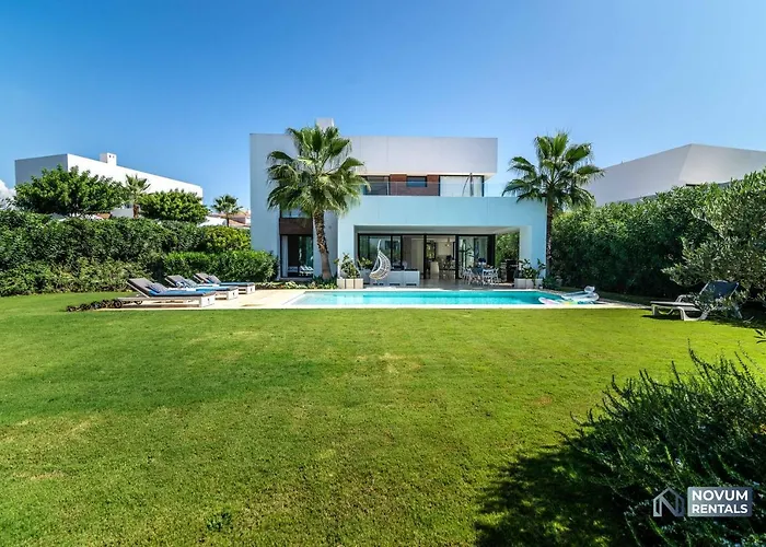 Villa Remarkable 5-bdrm - Heated Pool & Gym