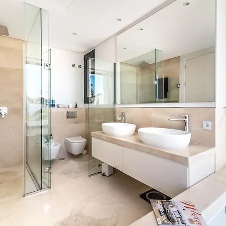 Villa Remarkable 5-bdrm - Heated Pool & Gym