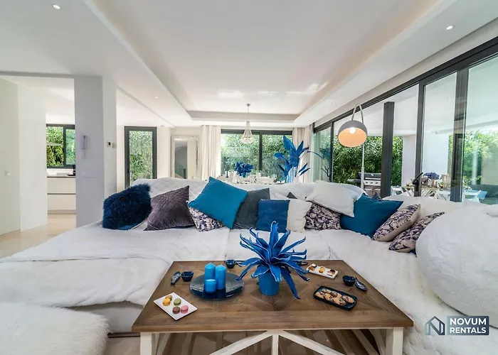 Remarkable 5-bdrm - Heated Pool & Gym *