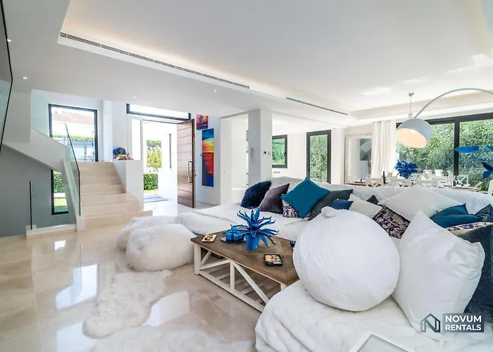 Вілла Remarkable 5-bdrm - Heated Pool & Gym