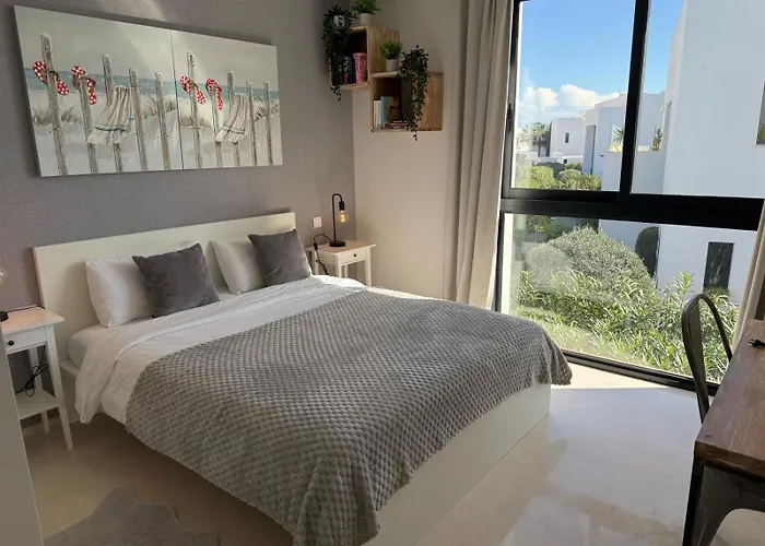 Remarkable 5-bdrm - Heated Pool & Gym Вілла