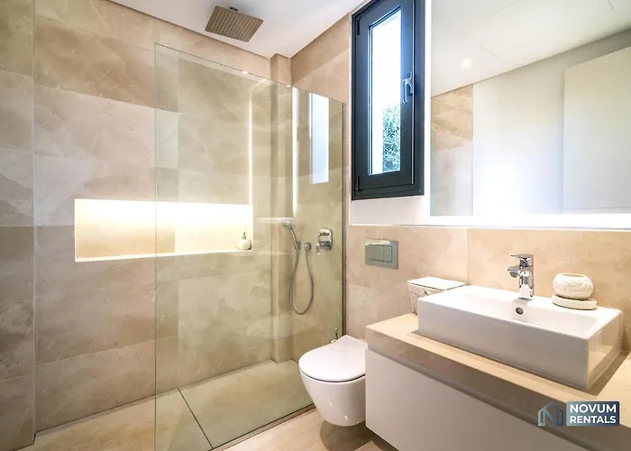 Remarkable 5-bdrm - Heated Pool & Gym ヴィラ *