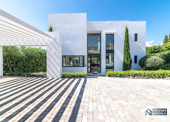 ヴィラ Remarkable 5-bdrm - Heated Pool & Gym